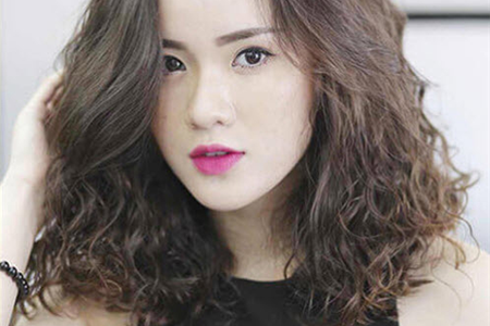 Cách uốn tóc xoăn tự nhiên tại nhà
